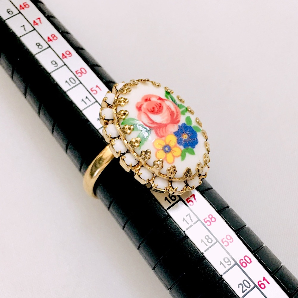 Vintage Painted Porcelain Style Floral Gold Tone Ring